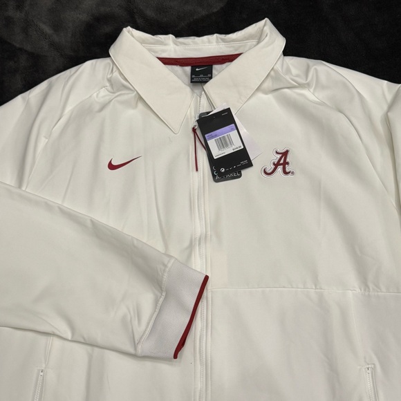 Nike Cream Jacket with Maroon Details - Picture 2 of 14